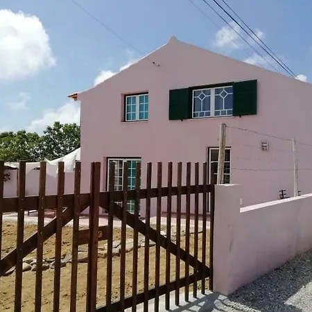 Casa Pedro E Ines Lourinha (Lisbon)